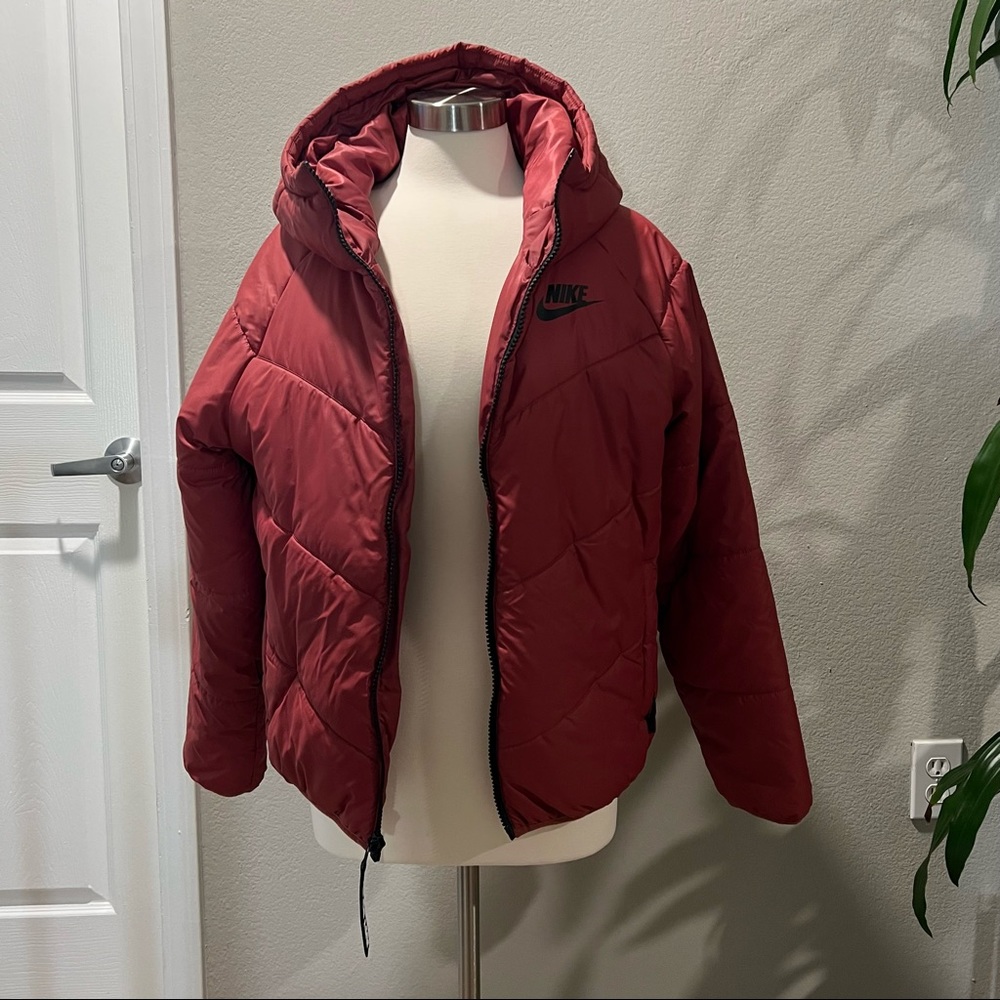 Nike oversized puffer jacket